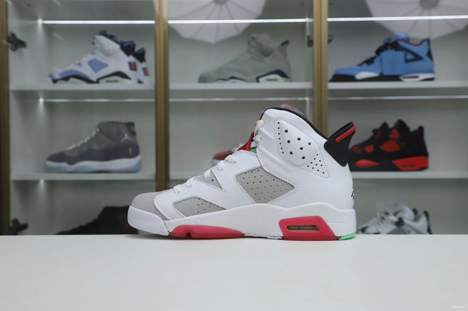 NEUTRAL GREY JORDAN RETRO 6 AIR 1030